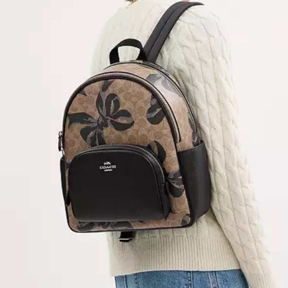 NWT Gorgeous Coach Special Edition Bow PT Court Signature Leather Backpack.